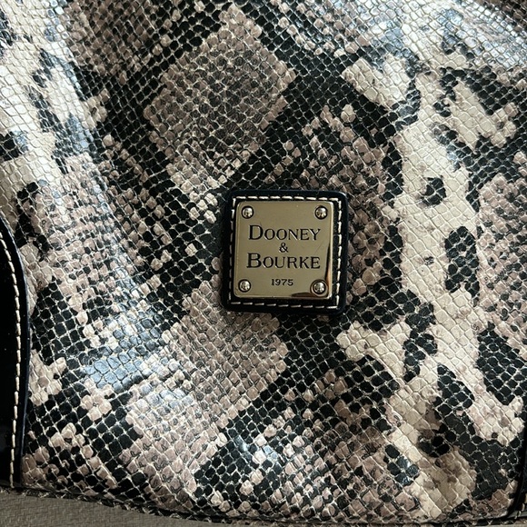 Dooney & Bourke shoulder snake skin and patent leather - Picture 3 of 17